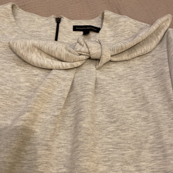 Banana Republic gray long sleeve top with bow decoration. Size Xs . - Picture 10 of 10